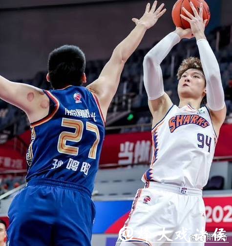 主教练摇头！CBA冠军6连败，2人20+难胜