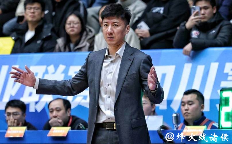 下午五点突发!昔日总冠军四川男篮宣布换帅,韩硕主动辞职杨城接任 下午五点突发!昔日总冠军四川男篮宣布换帅,韩硕主动辞职杨城接任