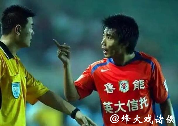不少人觉得谭望嵩作为国青队员年纪轻轻就在冠城打主力,身价不该只有六十四万,冠城工资低收入自然有限导致转会价格难提升成现实困境 不少人觉得谭望嵩作为国青队员年纪轻轻就在冠城打主力,身价不该只有六十四万,冠城工资低收入自然有限导致转会价格难提升成现实困境